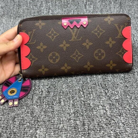 LOUIS VUITTON Zippy Brown Monogram Canvas Wallet 399-082225 - Picture 2 of 12